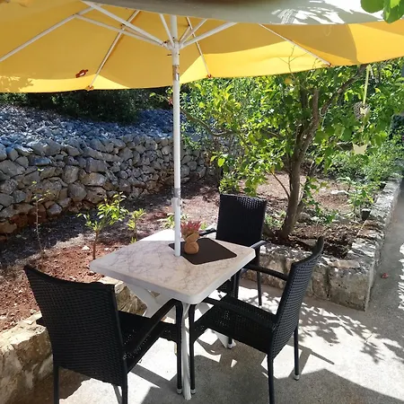 شقة Anita, كورتْشولا