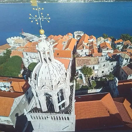 شقة Anita, كورتْشولا